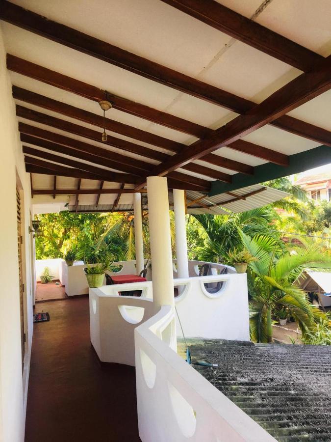 Sunrise Guest House & Restaurant Тангалла Экстерьер фото