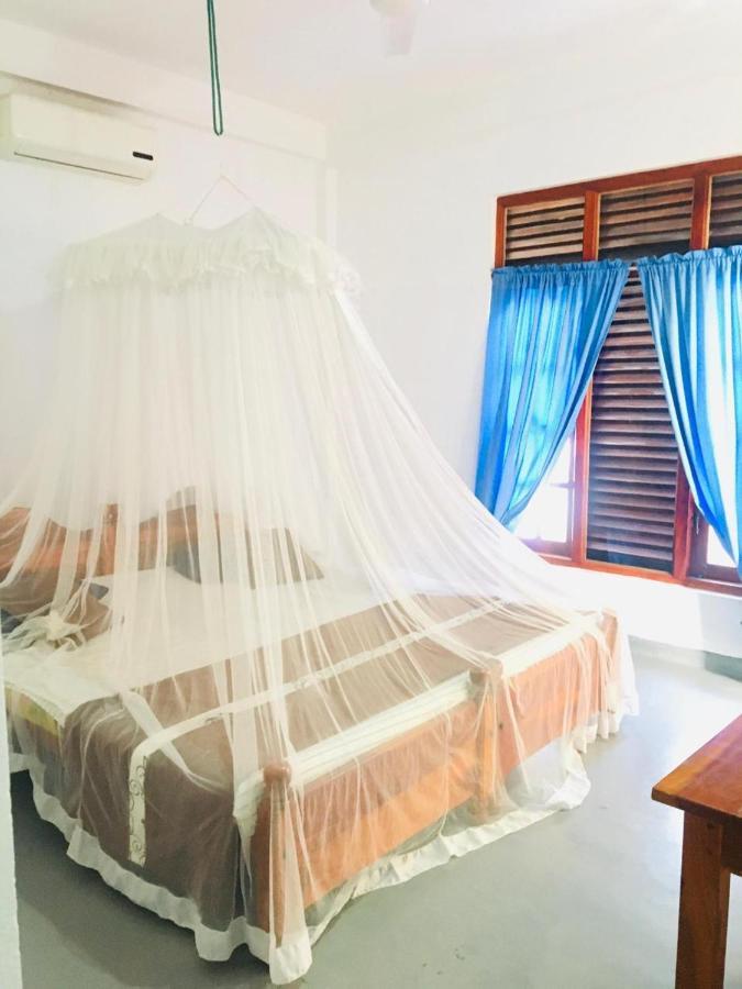 Sunrise Guest House & Restaurant Тангалла Экстерьер фото