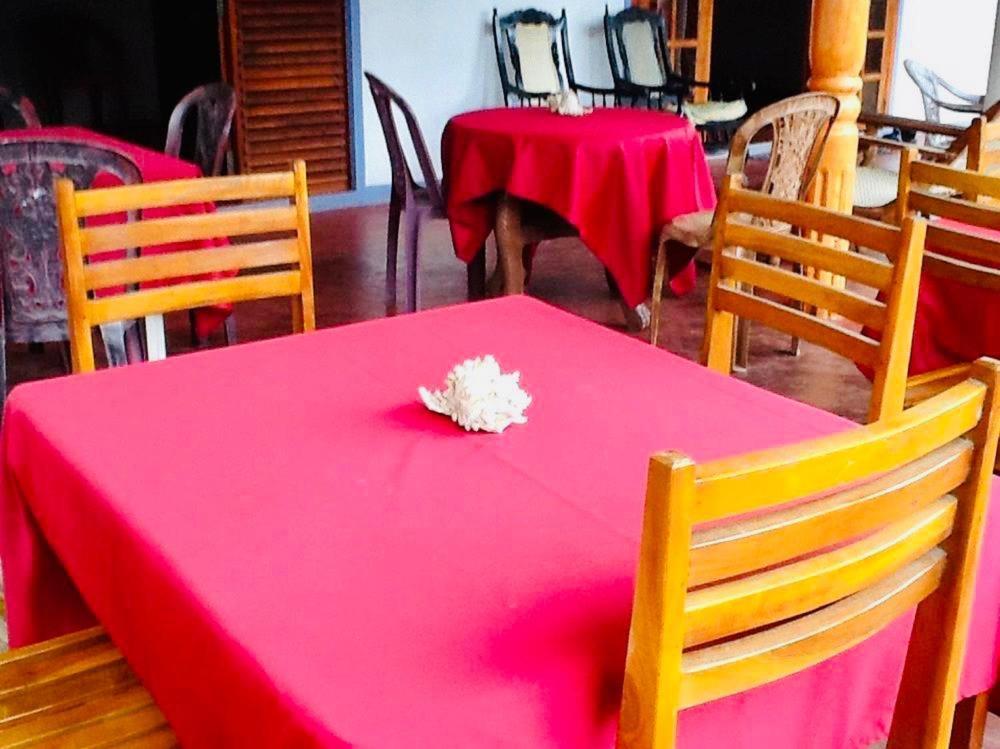 Sunrise Guest House & Restaurant Тангалла Экстерьер фото