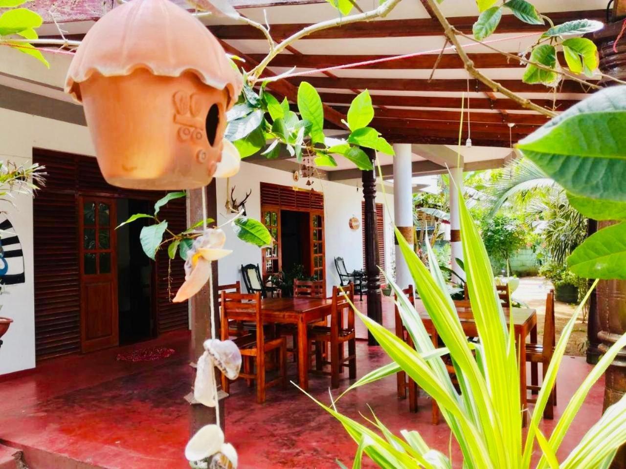 Sunrise Guest House & Restaurant Тангалла Экстерьер фото